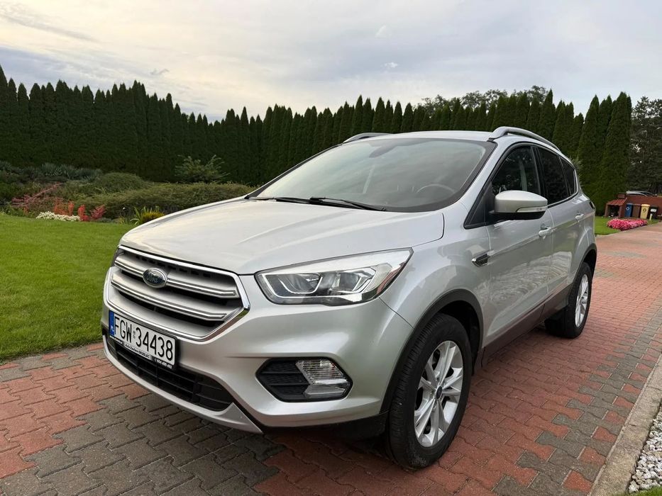 Ford Kuga bezwypadkowy