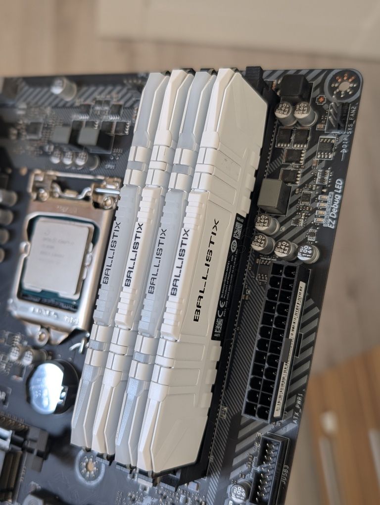 Intel Core I7-9700. Kingston Fury 32gb DDR-4 RAM. MSI mag b365m mortar