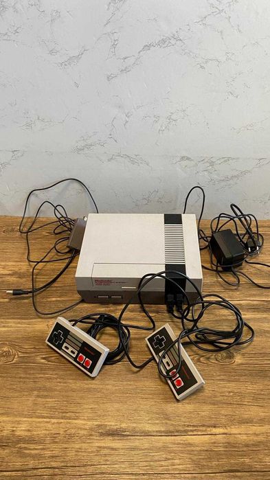 Consola Nintendo NES + 2 comandos
