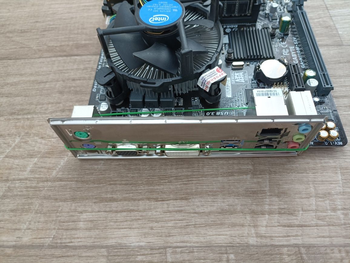 » Комплект плата Gigabyte H110 Intel i3 6100 2/4 ядра DDR4 8 Gb mATX