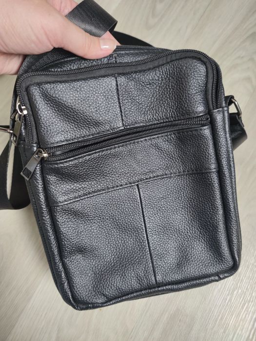 Чорна сумка месенджер з натуральної шкіри, сумка барсетка