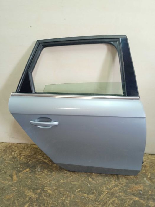 Audi A4 B8 kombi drzwi tył tylne prawe kolor LX7V kompletne