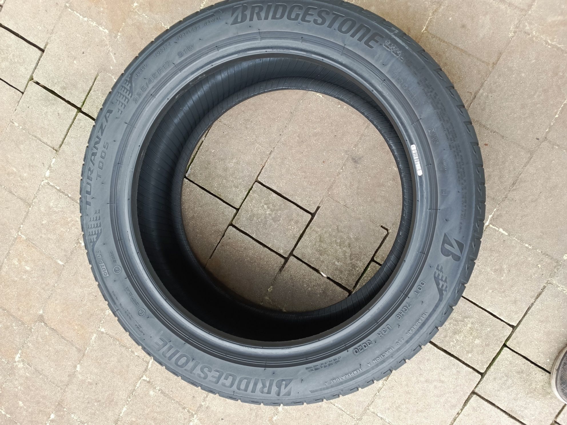Opony letnie BRIDGESTONE 225/45/R17. 91W. Dot 3020r.