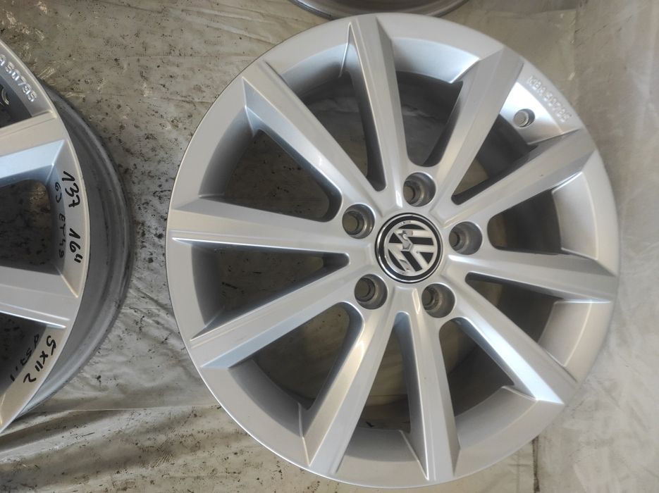 137 Felgi aluminiowe ORYGINAŁ VW Volkswagen R 16 5x112 Bardzo Ładne