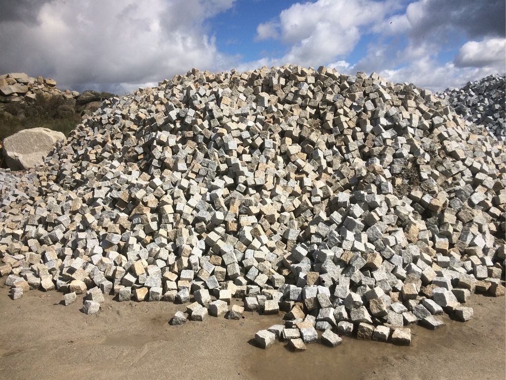 Calçadas ou cubos granito cinza pinhel
