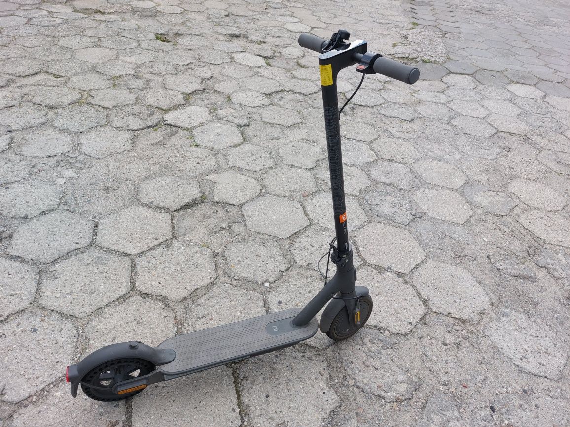 Hulajnoga elektryczna Xiaomi Mi Electric Scooter Essential