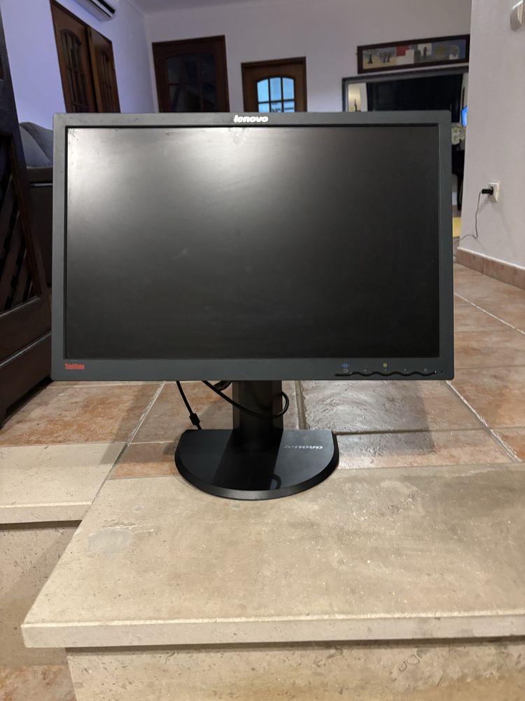 Conjunto computador + gaveta de dinheiro
