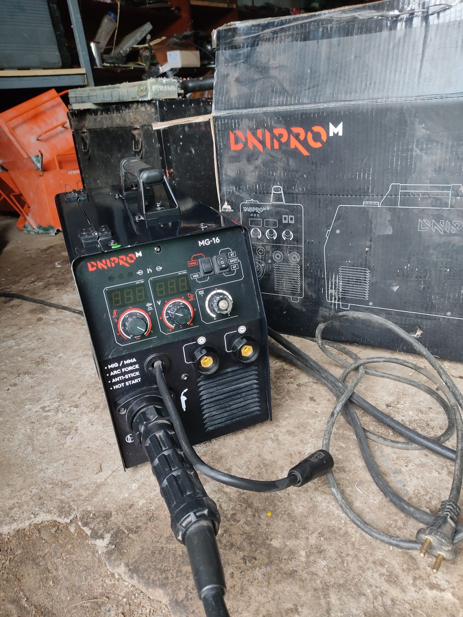 Продам зварювальний апарат Дніпро М - mg16 та три вуглекислотні балони