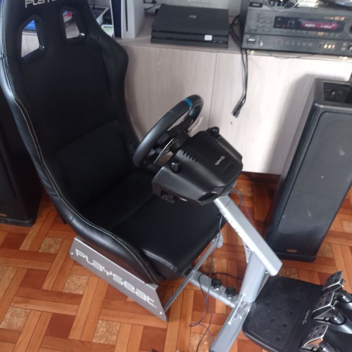 Кокпіт Playseat фірмовий. Майже новий
