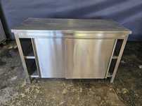 Bancada em inox com portas