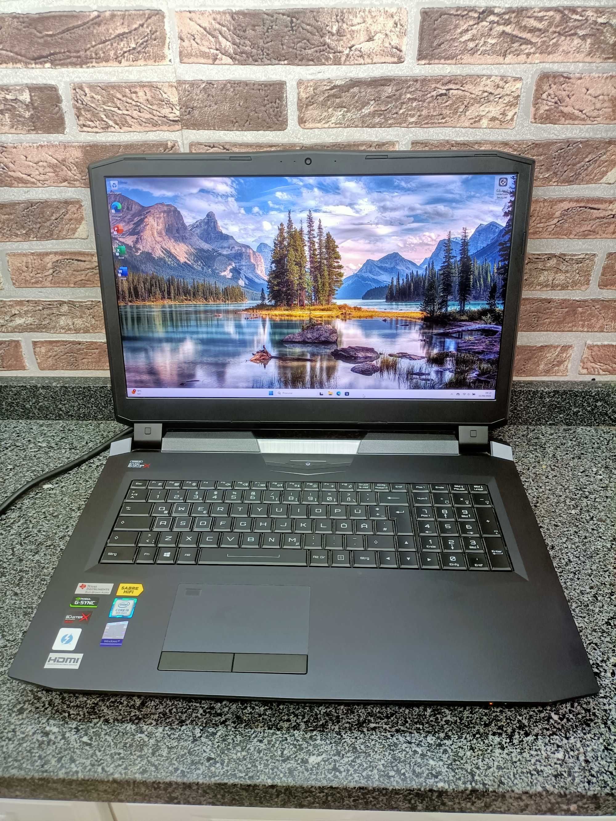 CLEVO P775TM1-G core i9 RAM 16gb SSD 500gb