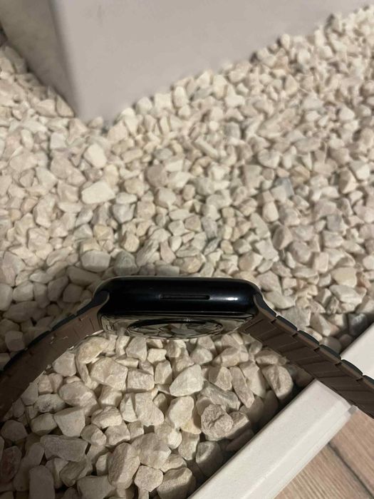 Apple watch series 8