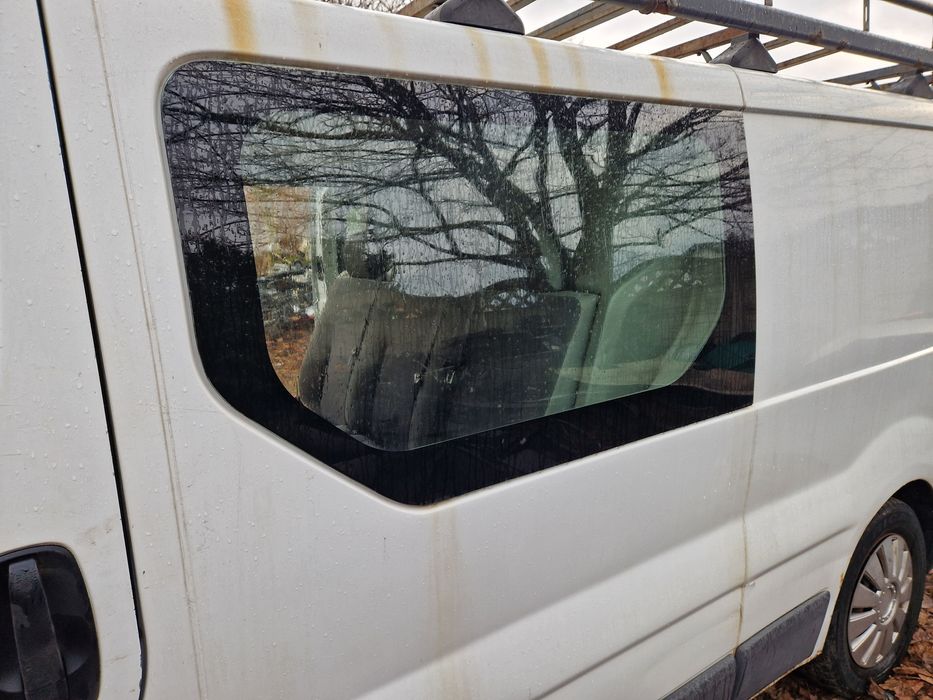 Szyba boczna lewa Vivaro Trafic 01-11r.