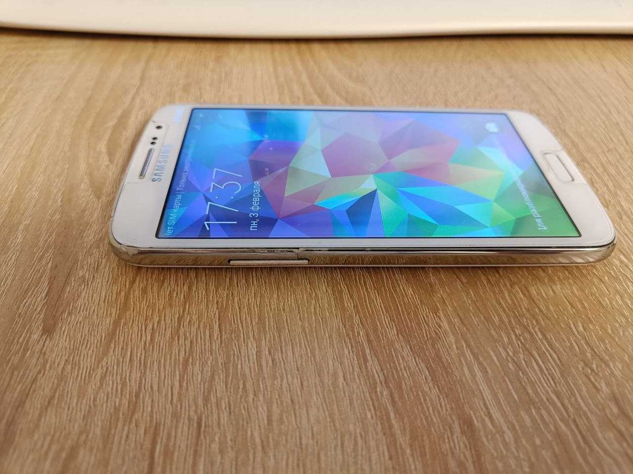 Смартфон  Samsung G7102 Galaxy Grand 2