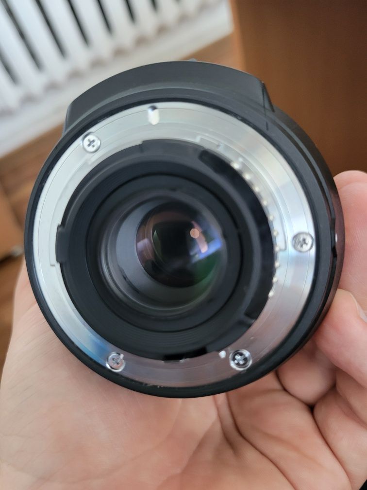 Об'єктив Nikon Af-s Dx Nikkor 18-200mm f/3.5-5.6G vr2