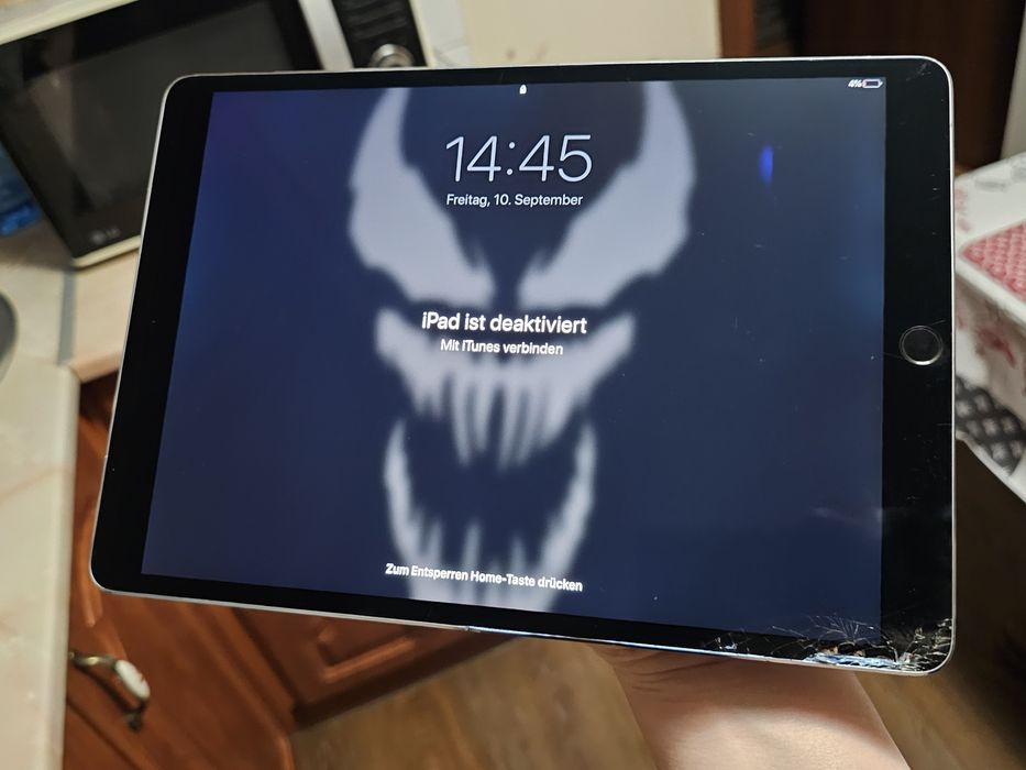 Під Відновлення Планшет Apple iPad Pro 10.5 A1709 64GB Disactivated