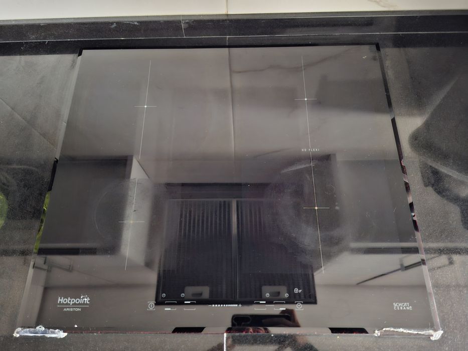 Placa indução Hotpoint Ariston KIS641FB