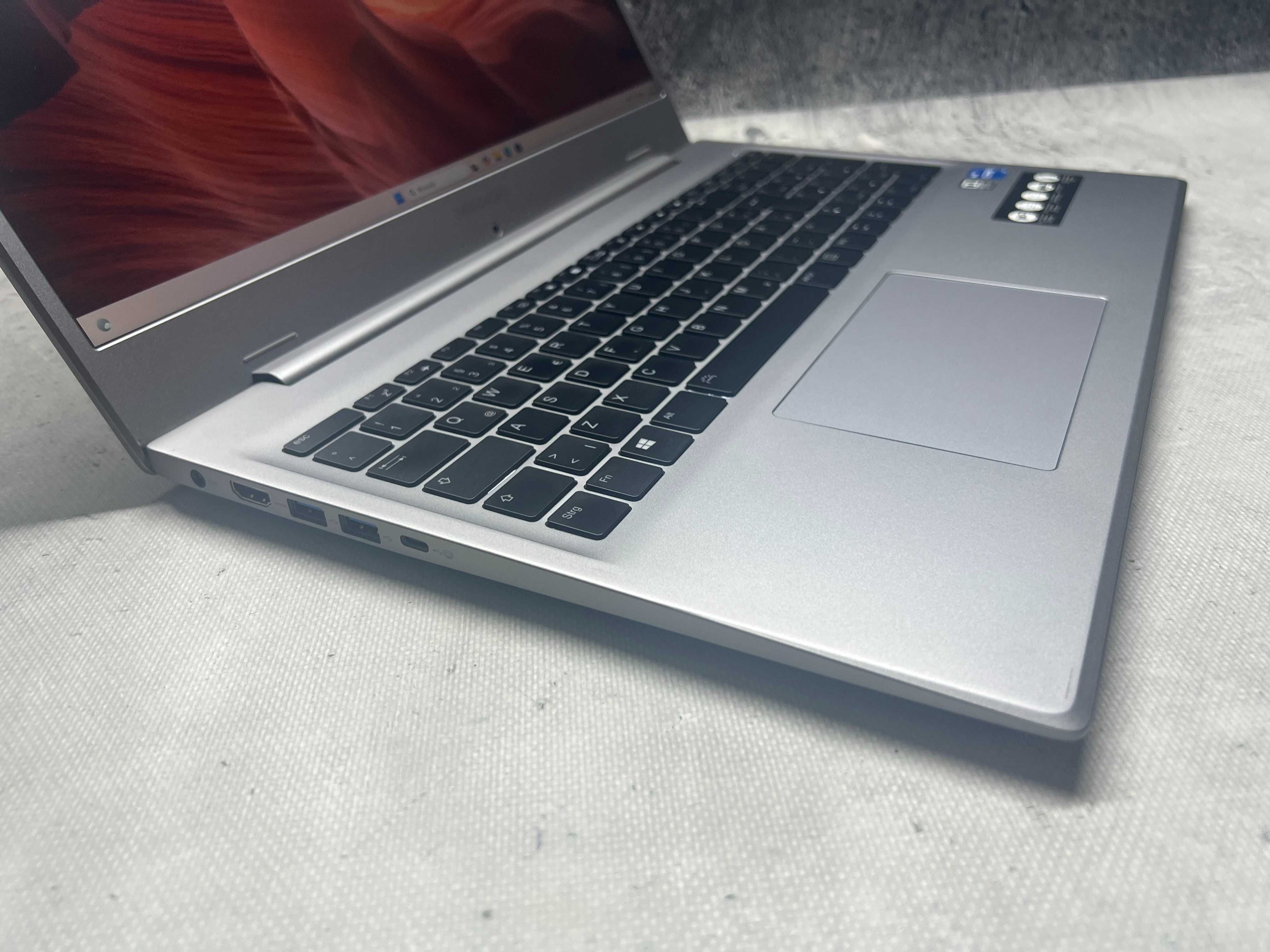 Medion / i7 1165G7 4.7GHz / 16GB DDR4 / 2TB SSD / MX450 2GB / 17.3 FHD
