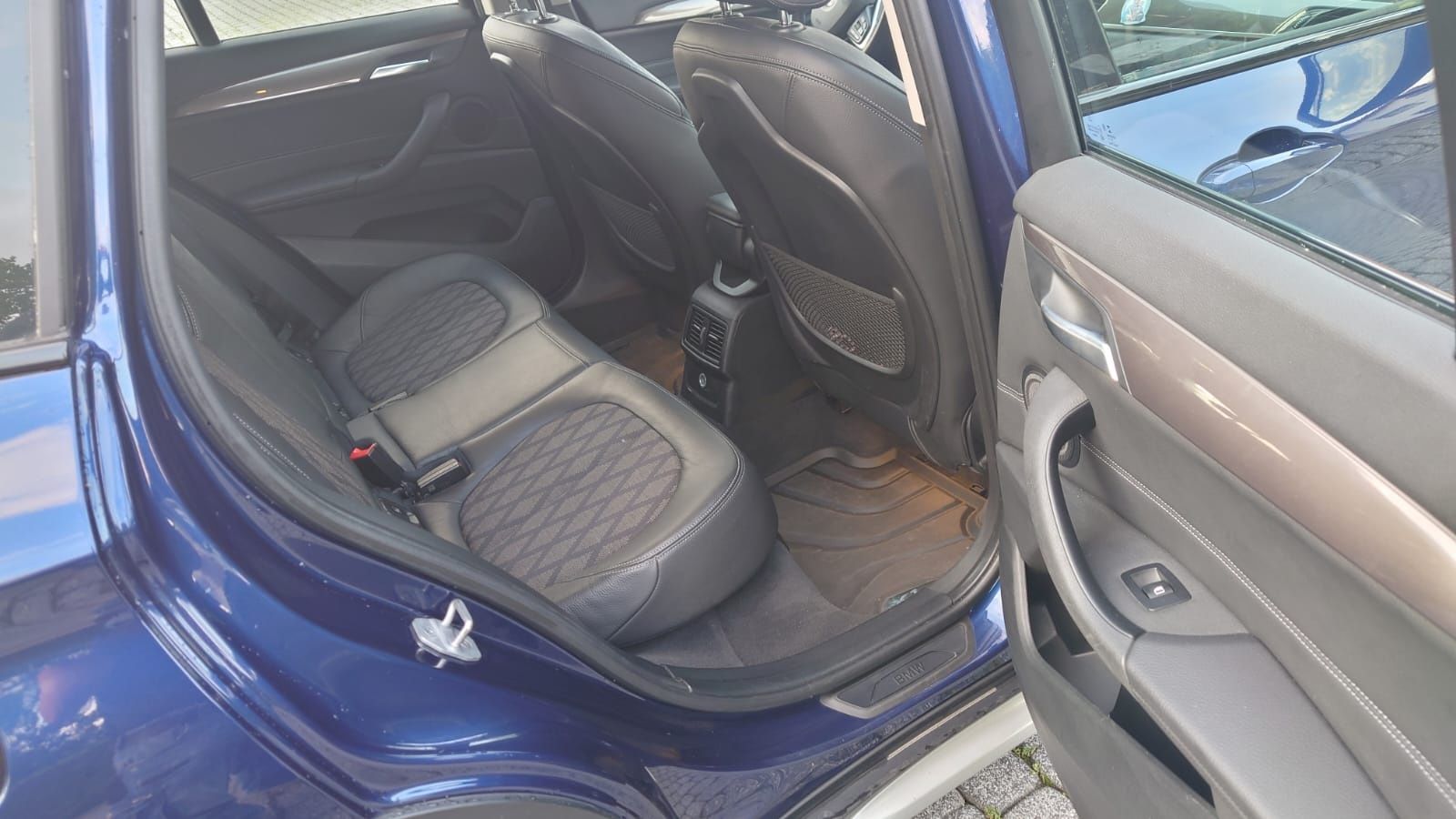 Sprzedam BMW X1- xLine stan idealny