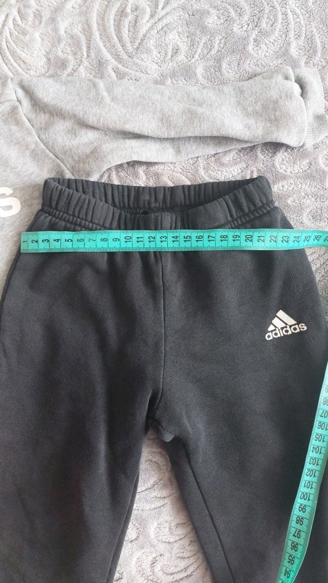 Спортивний костюм Adidas на флісі (12–18 міс.)