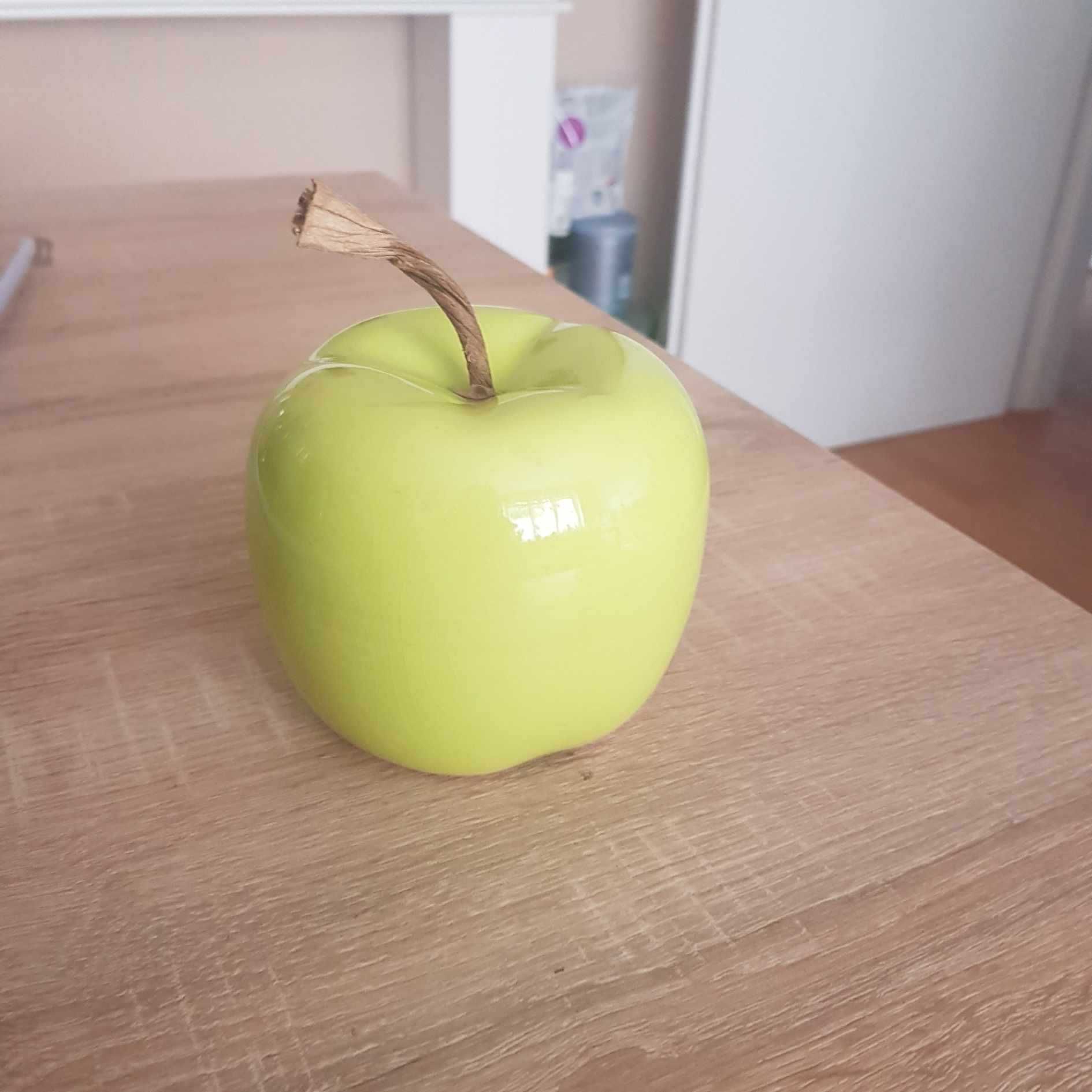 Wazon z zielonego szkła plus dekoracja