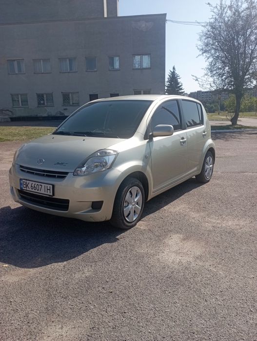 Daihatsu sirion (тойота)2009