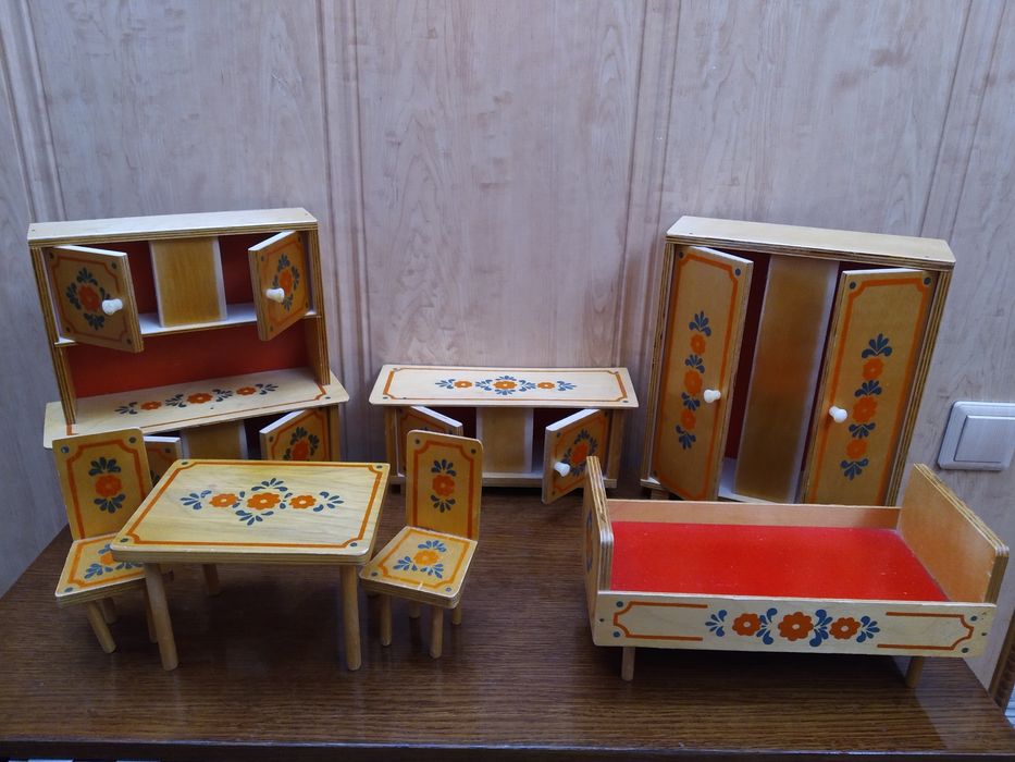 Лялькові меблі. .