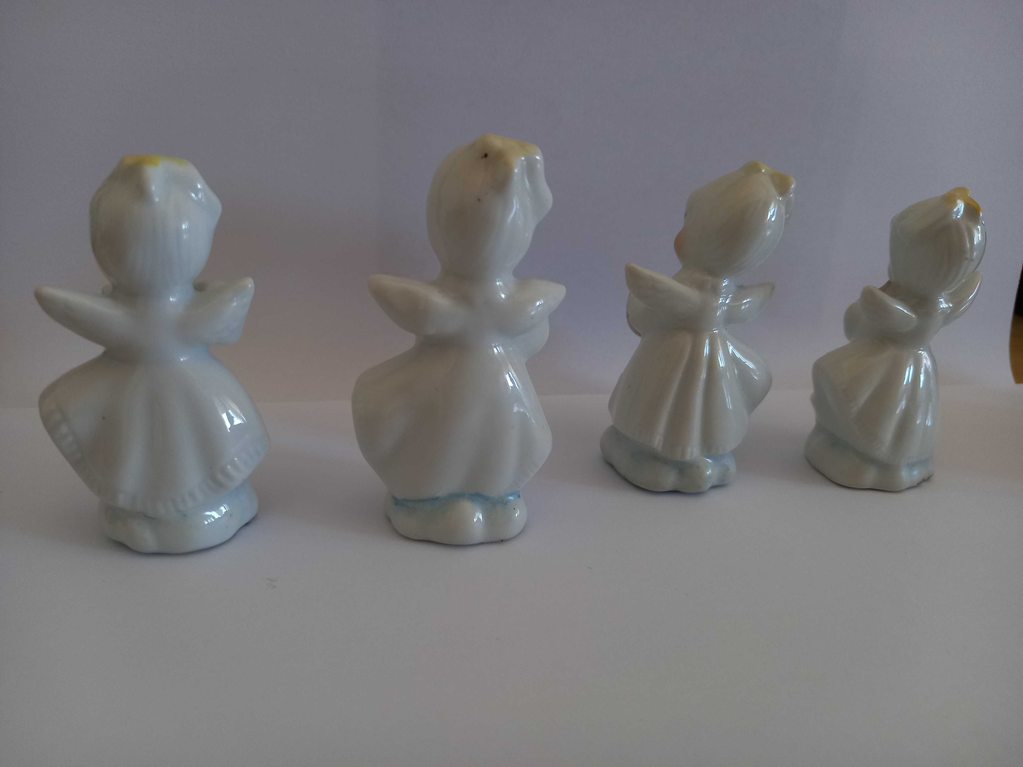 4 anginhos em miniatura de porcelana com intrumentos musicais