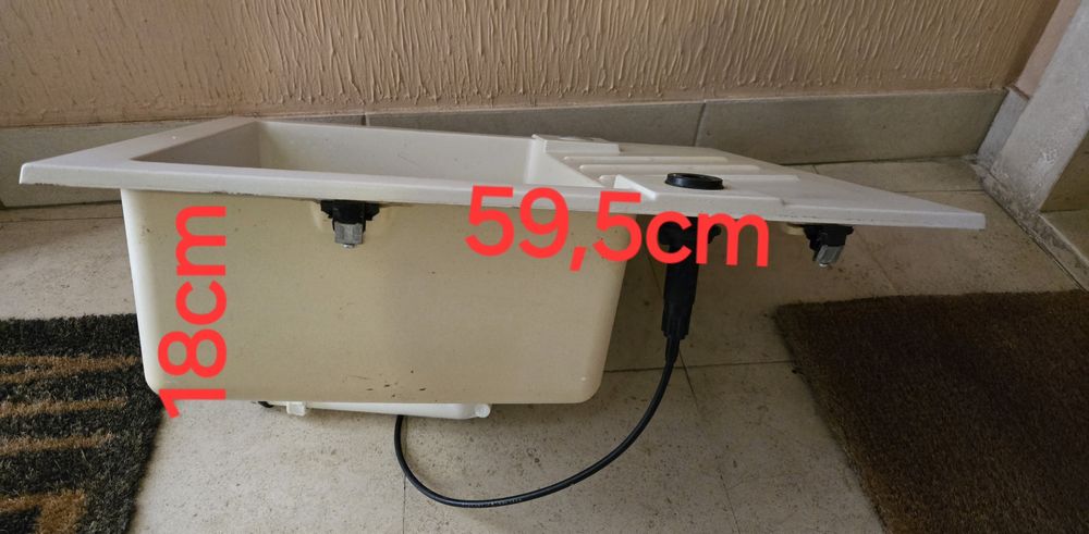 Lava loiça  e torneiras de cozinha e casa de banho