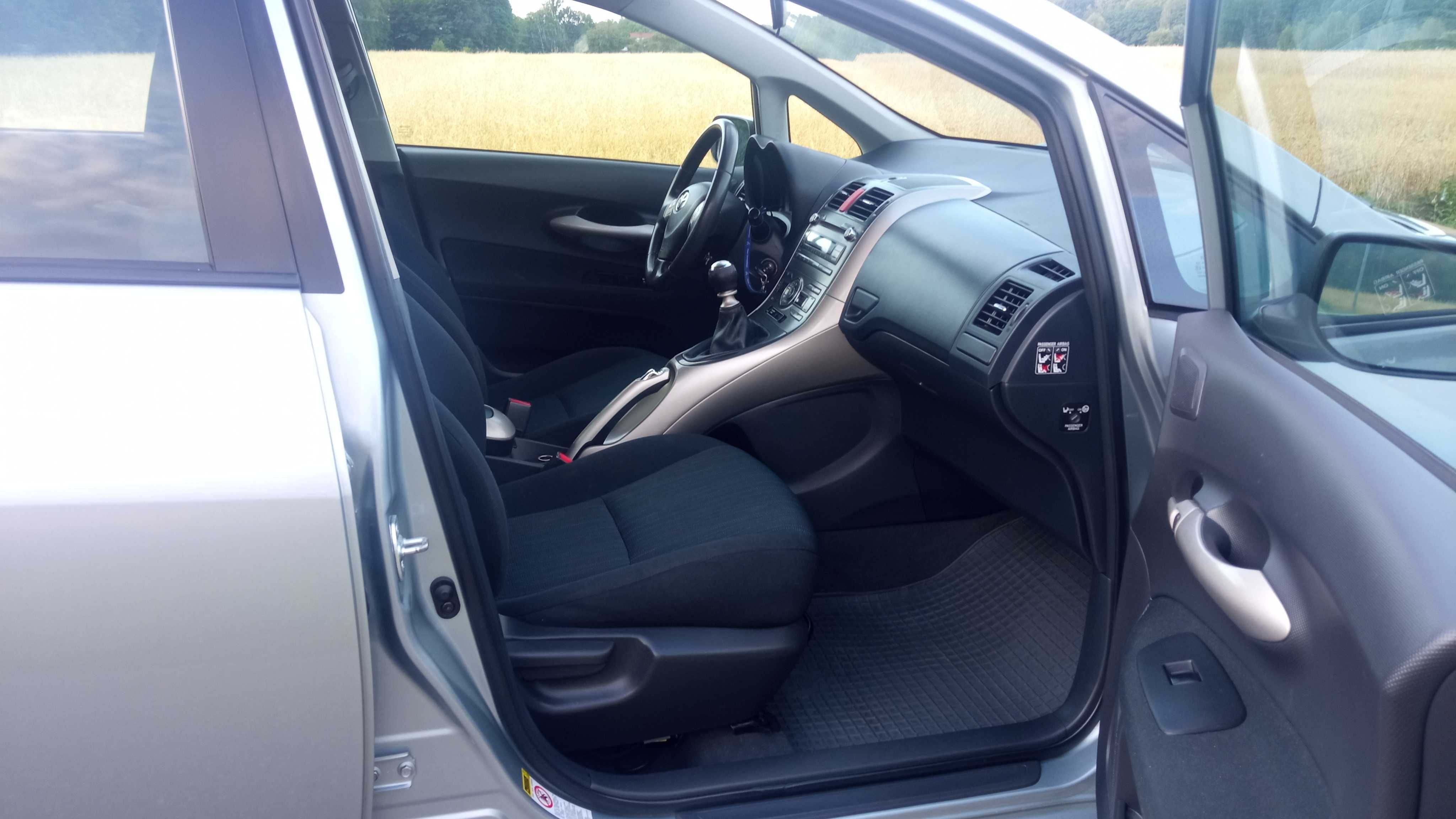 TOYOTA AURIS 2,0 D4D Stan techniczny wizualny bardzo dobry i zadbany !