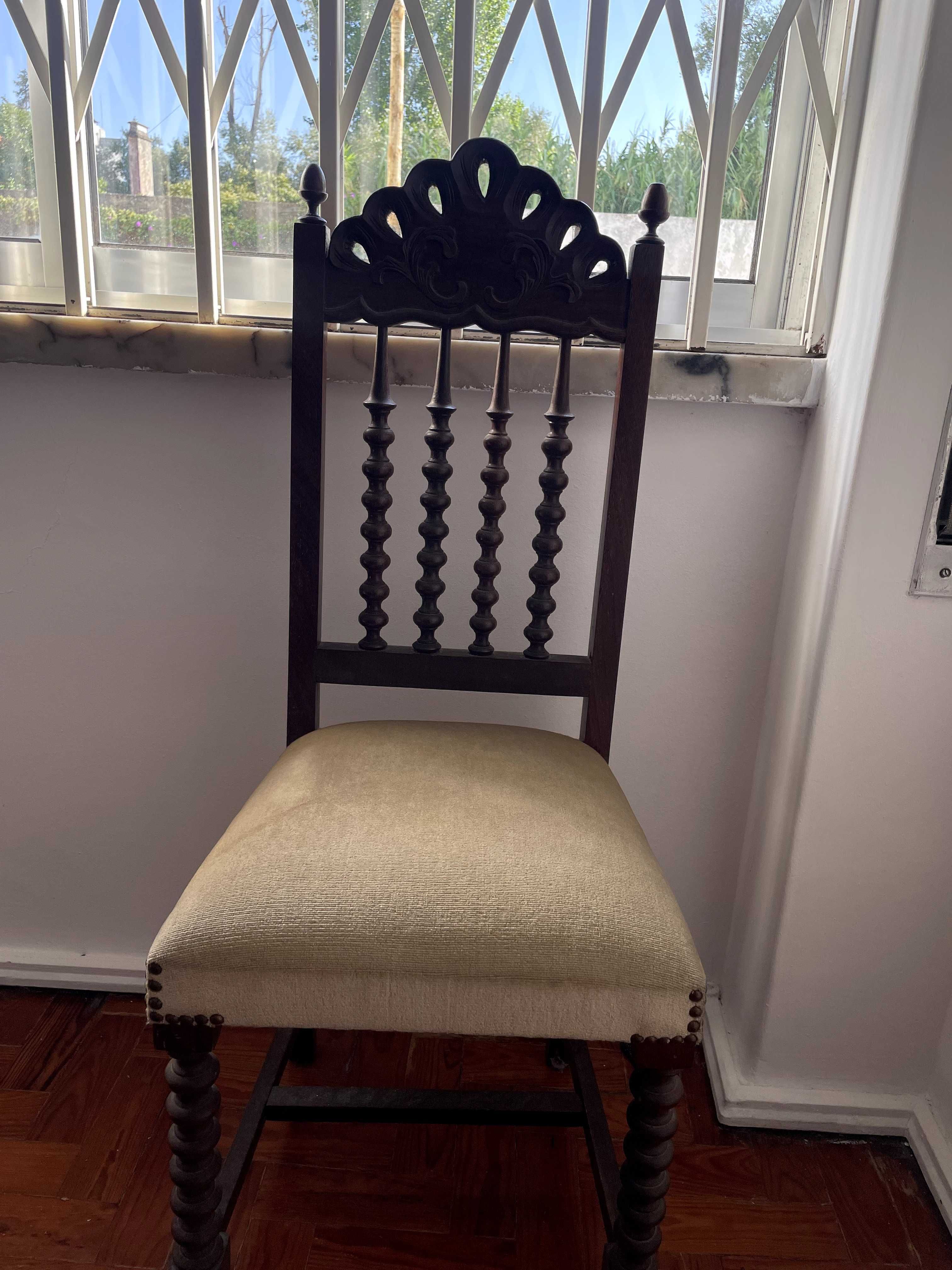 Conjunto de Mobília de Quarto em Madeira