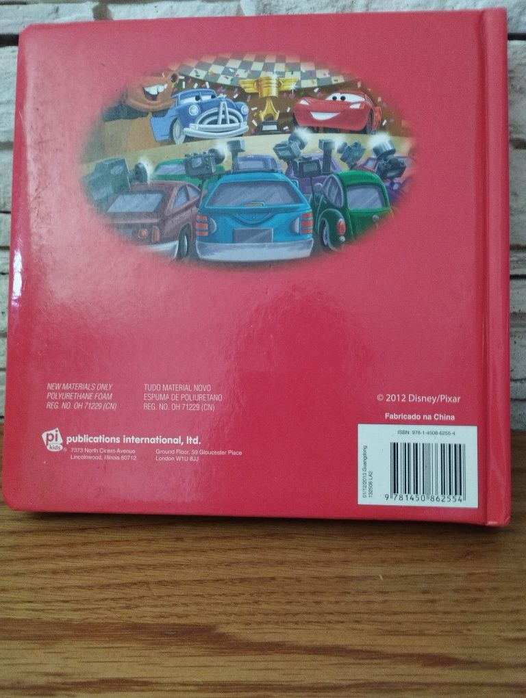 Livro " Faísca e os seus amigos" da Disney.