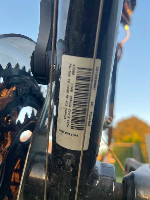 Rower trekkingowy - miejski 28", stan bdb, amortyzatory, oświetlenie