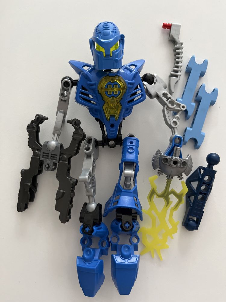 Lego Bionicle niebieski.
