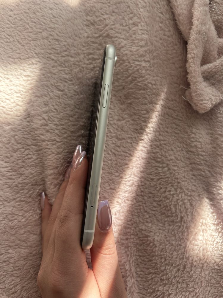 iPhone XR 64 GB biały