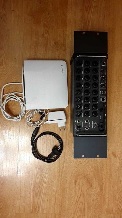 Behringer X AIR XR18