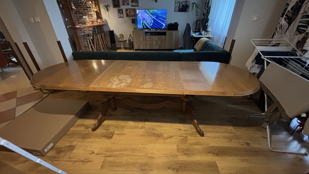 Masywny debowy stół