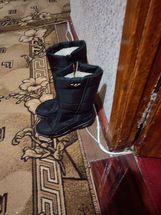 Зимні, теплі сапоги-дутики.