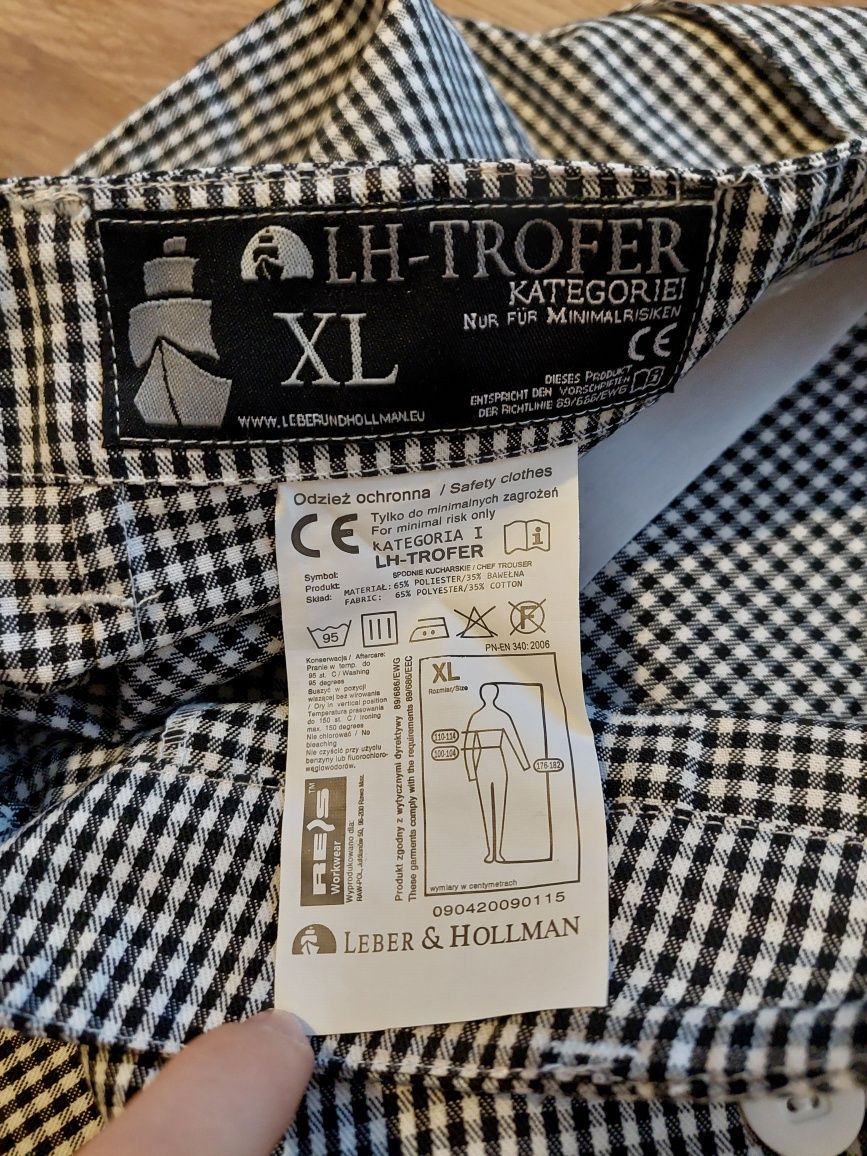 spodnie kucharskie w kratę XL i czarne guziki