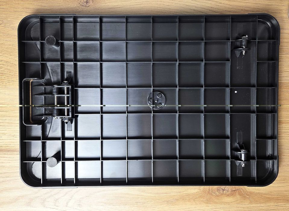 Przesuwana taca na urządzenia kuchenne