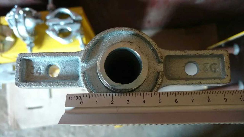 Домкрати, винти (гвинти регулюючі), опора, п'ята до риштування/ліса