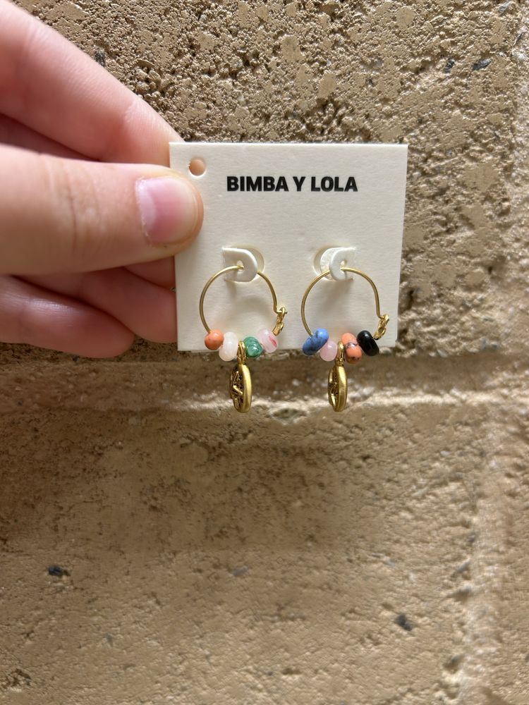 Brincos Bimba y Lola argolas com missangas
