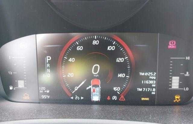 Volvo xc90    2.0 T5 Momentum  model 2017