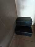 Banco com dois degraus em preto t