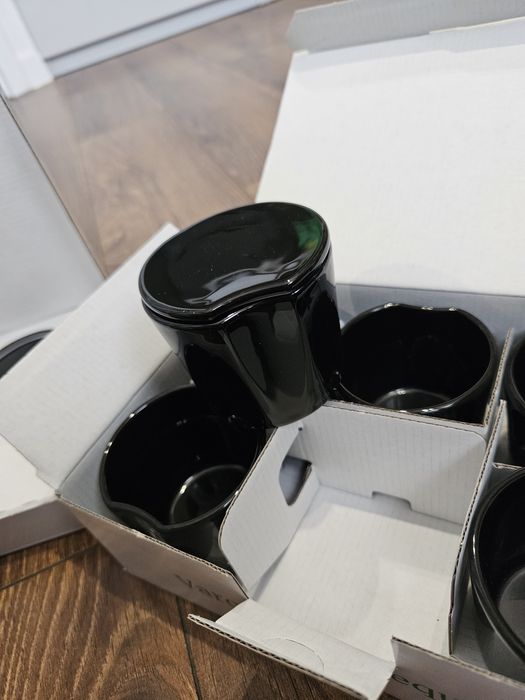 Czarne, porcelanowe foremki i przykrywki przystawki Varoma Thermomix