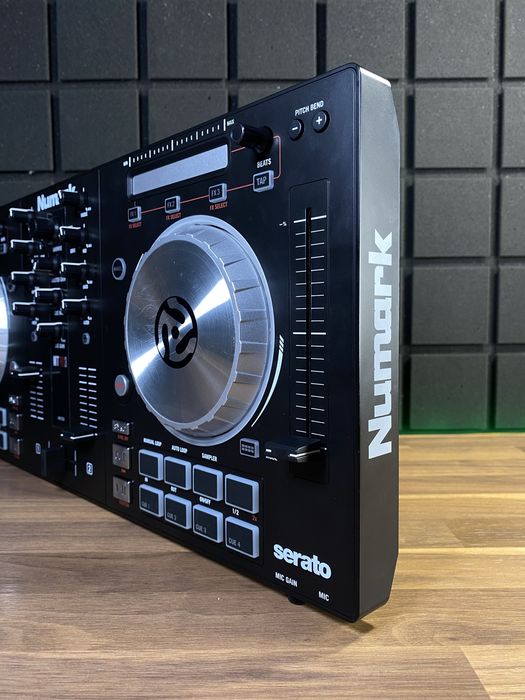 Numark Mixtrack Pro 3