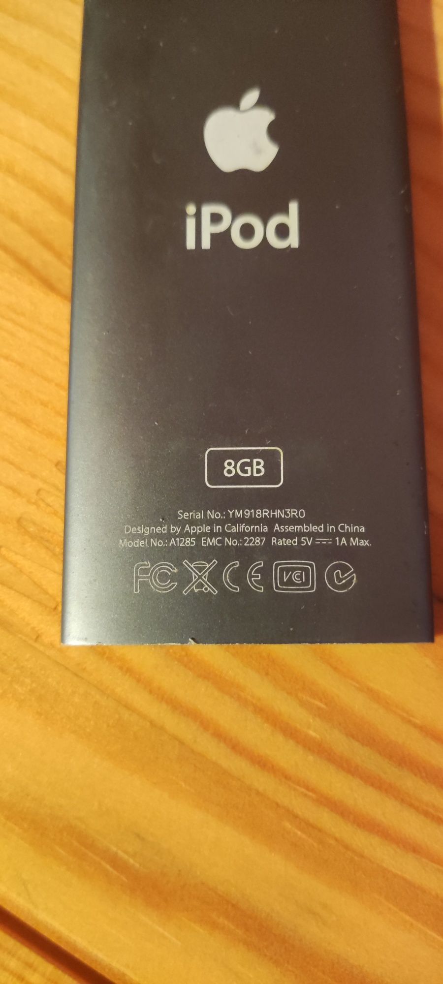 iPod 8GB and Logitech speaker
