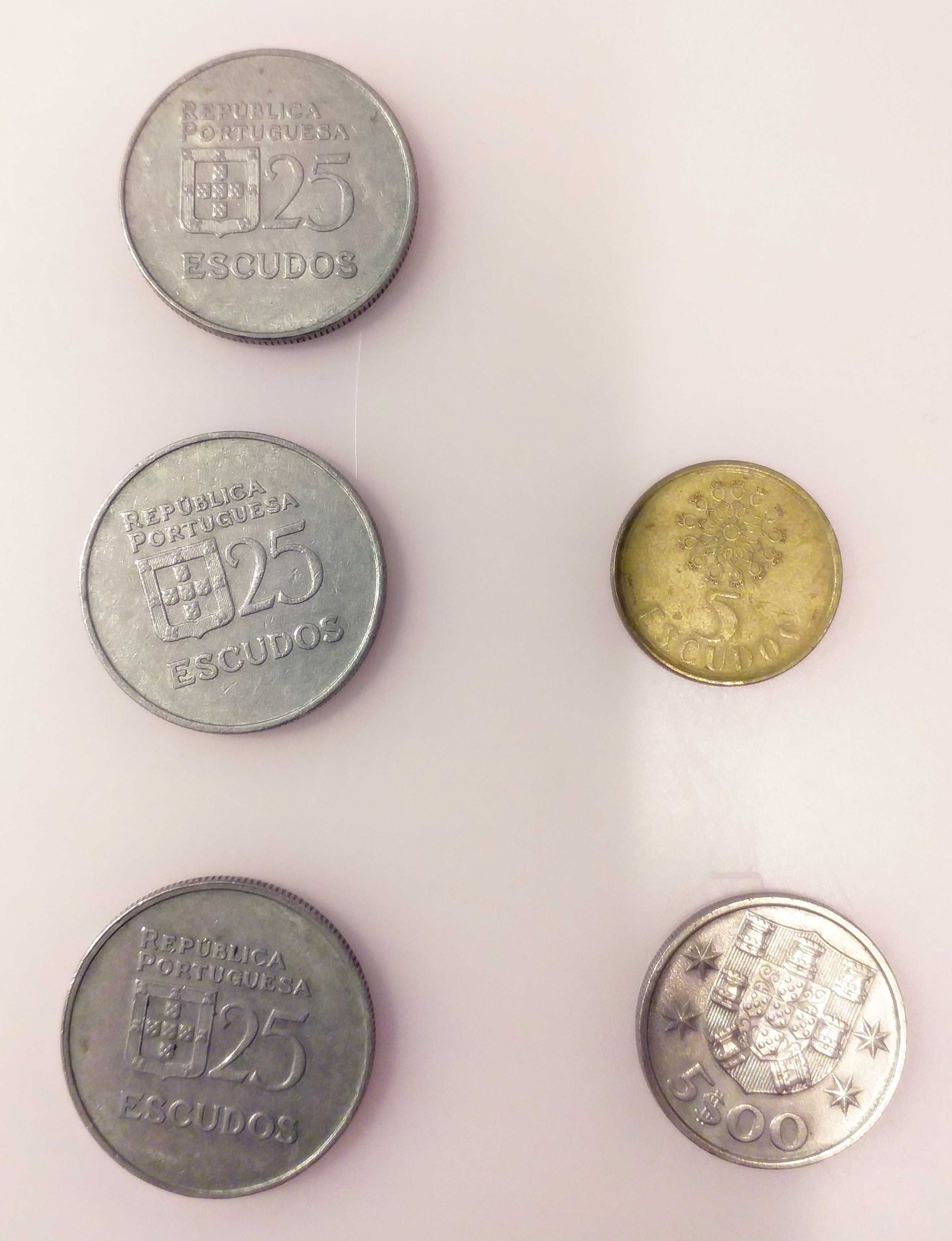 Moedas e 5 e 25 Escudos