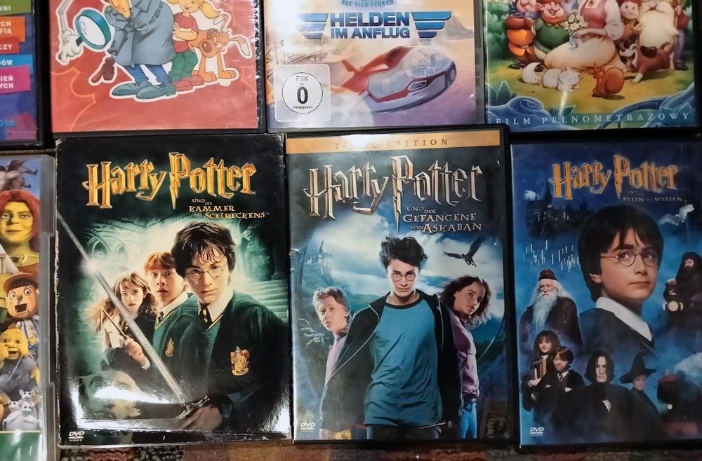 70 płyt DVD z bajkami. Cena 250 zł