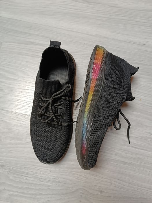 Adidasy sportowa wsuwane czarne sneakersy obuwie sportowe 39-40 nuty